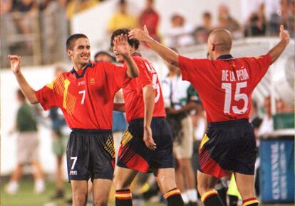 Raúl y De la Peña celebran un gol en los Juegos Olímpicos de Atlanta en 1996.