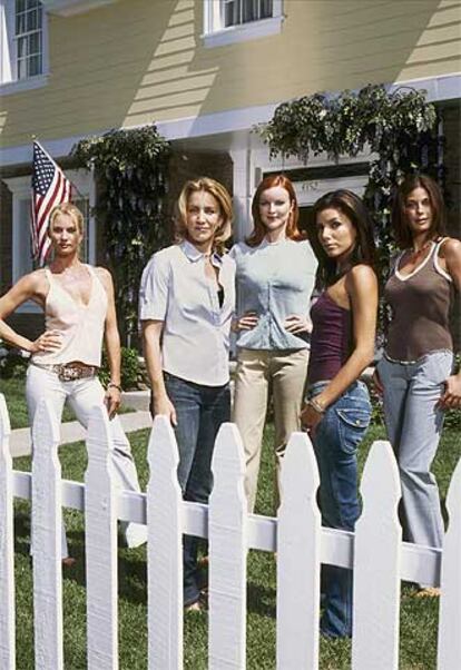 Eva Longoria (segunda por la derecha), junto a sus compañeras de reparto.