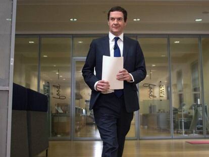 El ministro de Econom&iacute;a brit&aacute;nico, George Osborne, este lunes en Londres. 