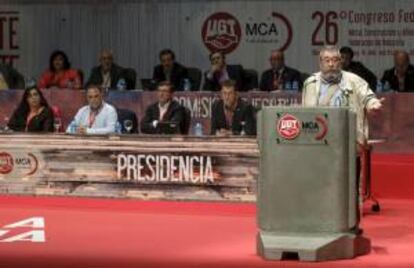 El secretario general de UGT, Cándido Méndez (d), durante su intervención en la clausura del XXVI Congreso de la Federación de Metal, Construcción y Afines de UGT, celebrado esta mañana en Burgos.
