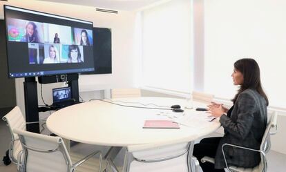 La Reina mantuvo este miércoles una videoconferencia con cuatro mujeres representantes de la Fundación Secretariado Gitano, que trasladaron la situación de la mujer gitana ante la crisis sanitaria. La reunión se enmarcó en el Día Internacional del Pueblo Gitano.