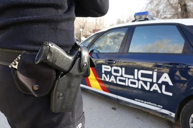 Detenidos un hombre y sus dos hijos por el apuñalamiento de su expareja y madre a pleno día en una terraza de Alicante