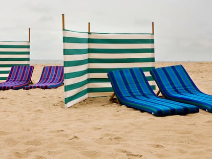 Esta esterilla de playa plegable es una de las mejores que se puede comprar en Amazon