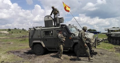 Soldados españoles participan en el ejercicio Noble Jump de la OTAN en Rumanía.