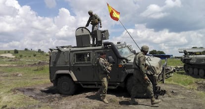 Soldados espa&ntilde;oles participan en el ejercicio Noble Jump de la OTAN en Ruman&iacute;a.