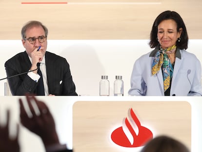 Ana Botín, presidenta del Banco Santander, junto a Héctor Grisi, consejero delegado, durante la presentación de resultados anuales del banco.