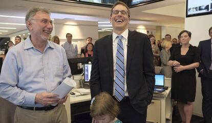 O editor do 'Post', Martin Barron (à esq.) junto a David Fahrenthold.