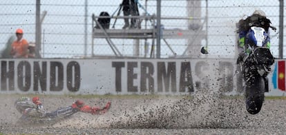 Accidente de Jorge Lorenzo a final de recta en el FP4.