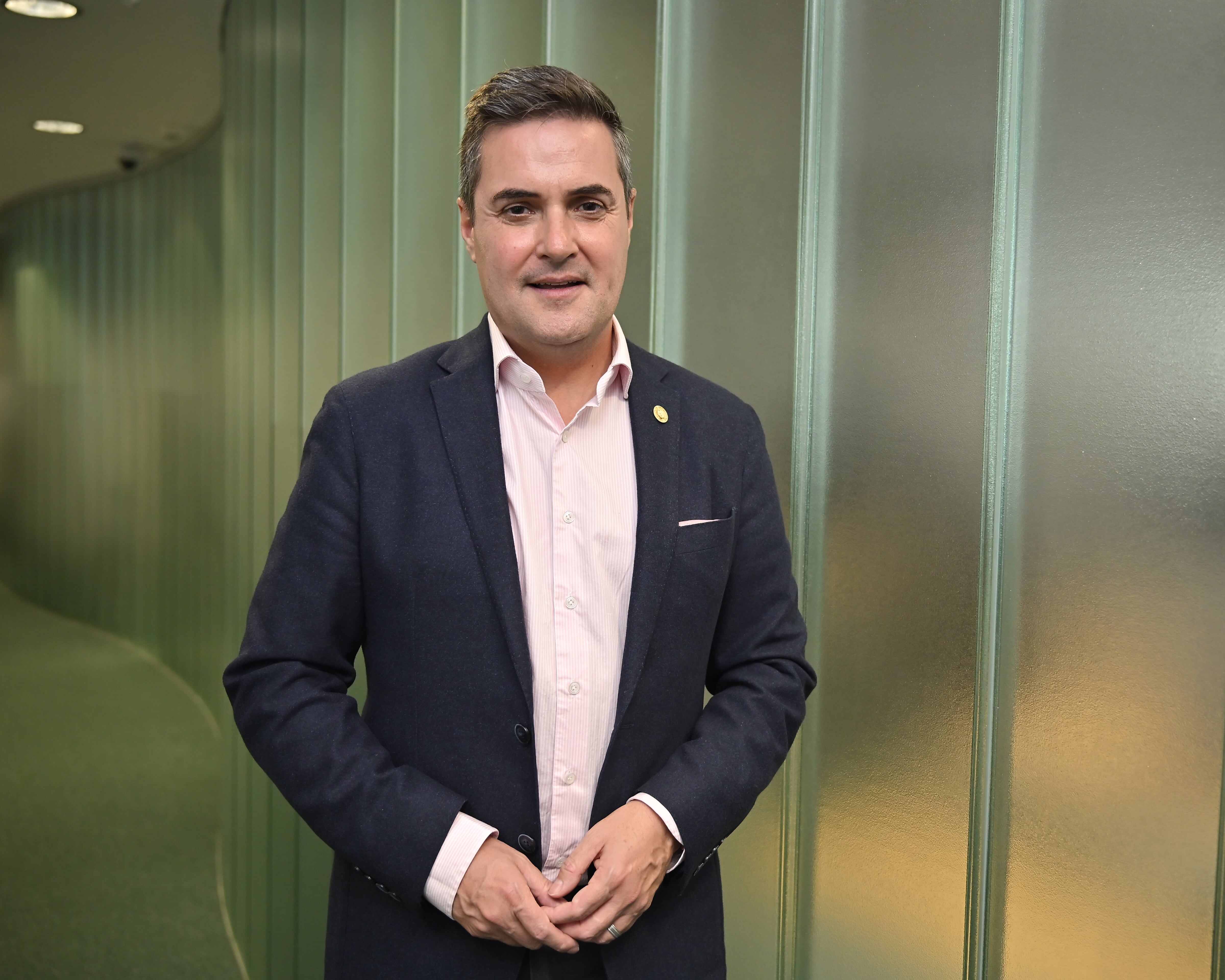 Mikel Jauregui en las oficinas de la consejería de Industria vasca.