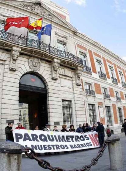 Militantes antiparquímetros, concentrados en Sol.