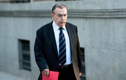 El comisario Enrique García Castaño llega a la Audiencia Nacional en una de sus comparecencias como imputado en el 'caso Kitchen'.