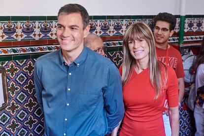 Pedro Sánchez y Begoña Gómez, el 23 de julio en un colegio electoral en Madrid.