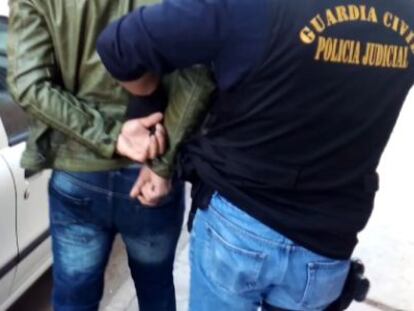 La Guardia Civil detiene a seis miembros de la organizaci&oacute;n en Valencia.