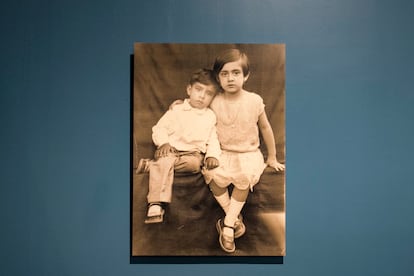 Castellanos con su hermano Mario Benjamín, en 1932. La muerte de su hermano a los siete años, marcó la vida de la escritora y la relación con su madre.