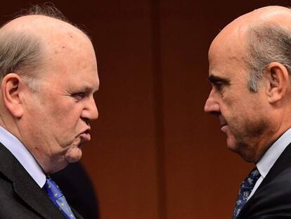 Luis de Guindos junto al ministro Irlandés de Finanzas, Michael Noonan.