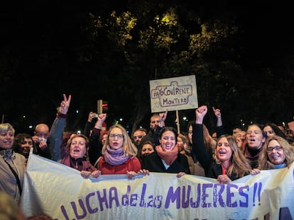 Manifestación del 25-N del año pasado con Carolina Alonso, Irene Montero y Alejandra Jacinto en el centro de la cabecera.