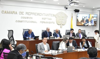 Sesión de la Comisión Séptima de la Cámara de Representantes, en Bogotá, Colombia.