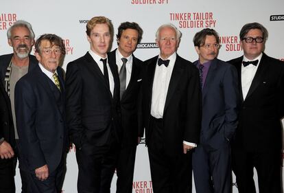 De izquierda a derecha, Roger Lloyd-Pack, John Hurt, Benedict Cumberbatch, Colin Firth, John le Carré, Gary Oldman y Tomas Alfredson, en el estreno de ‘Tinker Tailor Soldier Spy’, en septiembre de 2011 en Londres.