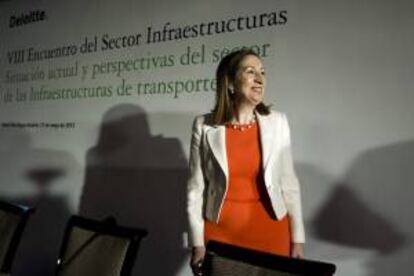 La ministra de Fomento, Ana Pastor, durante la inauguración del VII Encuentro del sector de las infraestructuras en Madrid