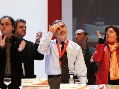 De izquierda a derecha, Jordi Miralles, Javier Alcázar, Gaspar Llamazares, Rubén Fernández y Montserrat Muñoz, al finalizar la asamblea de IU.
