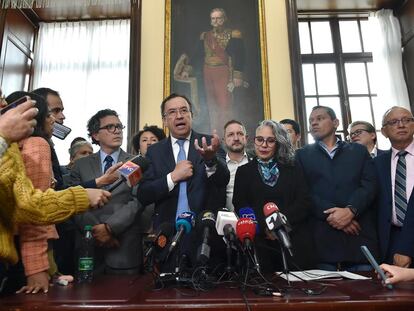 El ministro del Interior de Colombia, Alfonso Prada, radica la reforma política en el Senado, el pasado martes 13 de septiembre.