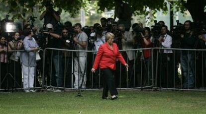 La presidenta chilena, Michelle Bachelet, tras comparecer ante la prensa en Santiago.