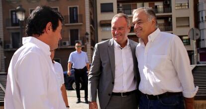 Ciscar, Fabra y González Pons antes de reunirse con las organizaciones agrarias en la sede del PP en Valencia.