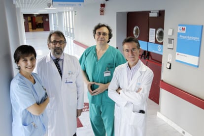 From left to right: Herminia Ramos, Luis Goldman, Santiago Yus and Manuel López, from the transplant team at La Paz.