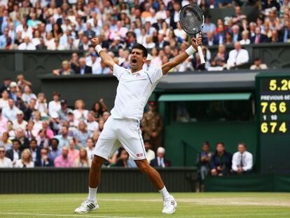 Djokovic celebra el triunfo en Wimbledon.