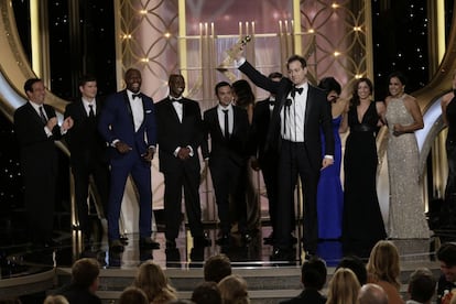 Dan Goor, creador de 'Brooklyn Nine-Nine', recoge el premio a mejor comedia en televisión.
