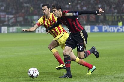 Kaká se marcha de Busquets.