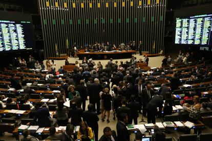 C&acirc;mara vota pacote anticorrup&ccedil;&atilde;o no dia da queda do voo da Chapecoense