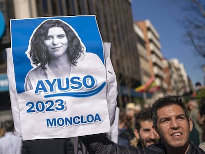 Manifestación frente a la sede del Partido Popular en Madrid.