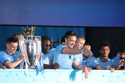 Los jugadores del Manchester City celebran la consecución de su cuarto título de liga consecutivo.