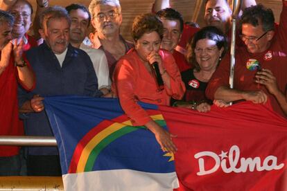 Dilma ao lado de Lula em Recife, no dia 21.