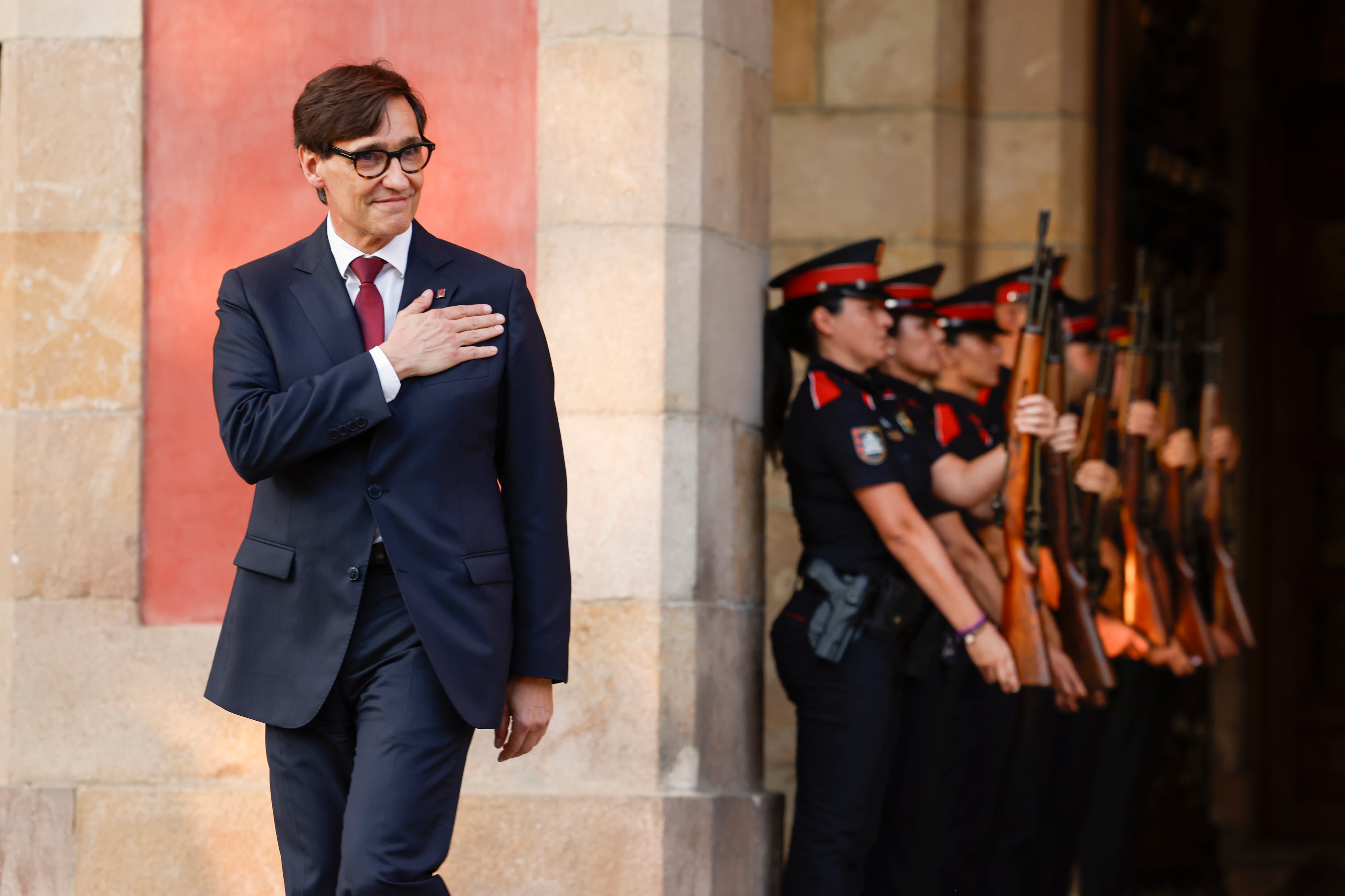 Puigdemont regresa a Barcelona siete años después, da un discurso ante sus fieles y desaparece