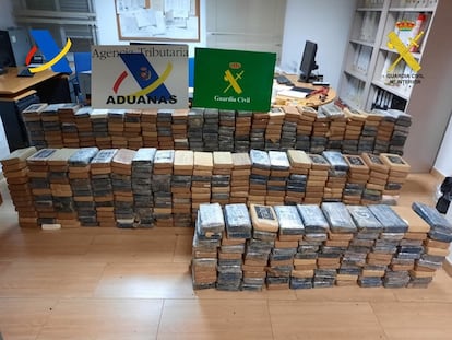 El alijo de cocaína en una imagen de la Guardia Civil.