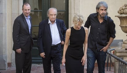 Jesús Badenes, Enrique Vila-Matas, Elena Ramírez y Fernando León de Aranoa, en la fiesta de fin de curso de Seix Barral. 