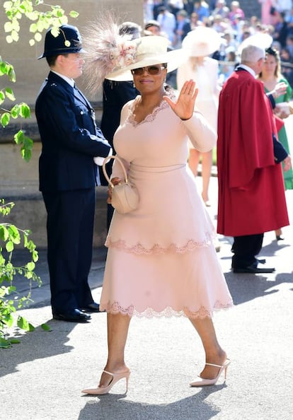 A empresária, produtora e apresentadora Oprah Winfrey entra no Castelo de Windsor.