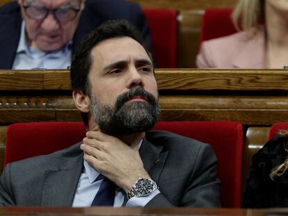 El expresidente del Parlament y actual consejero de Empresa, Roger Torrent, durante el pleno del Parlament.