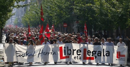 Cabeza de la manifestación de la izquierda <i>abertzale</i> ayer en San Sebastián.