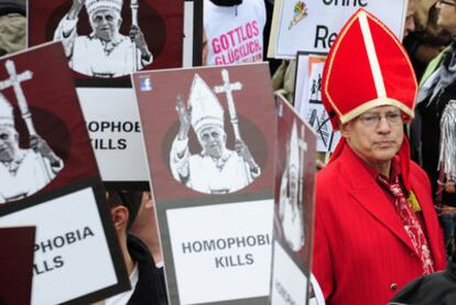 Manifestación en contra de la visita de Benedicto XVI en Berlín.