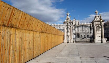 Tras la valla de madera que se extiende desde el palacio Real hasta la catedral de la Almudena se encuentra el acceso al futuro Museo de Colecciones Reales de Patrimonio Nacional. Al construirlo se han encontrado importantes ruinas que revelan un pasado nuevo para Madrid.