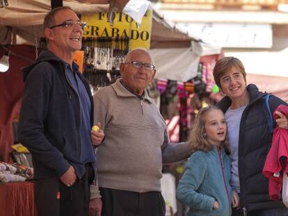 Una familia, en Manzanares el Real (Madrid).