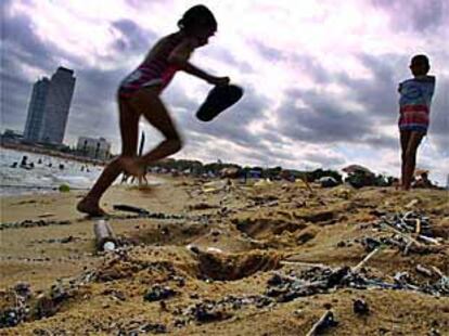 Estado que presentaba ayer la playa de la Villa Olímpica.