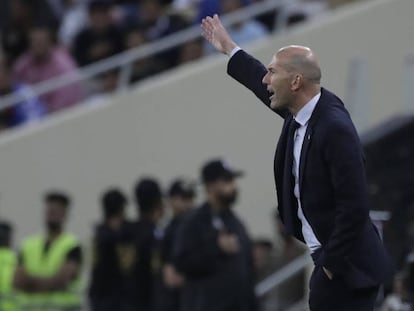 Zidane, en el Madrid-Valencia de la Supercopa.