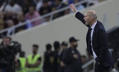 Zidane, en el Madrid-Valencia de la Supercopa.