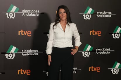 Macarena Olona, candidata de Vox, llega al debate. La candidata de Vox ha aprovechado el bloque del debate dedicado a política social e igualdad para repetir el discurso de Vox contra la inmigración y no ha mencionado una sola palabra sobre sanidad, educación o ayudas sociales.