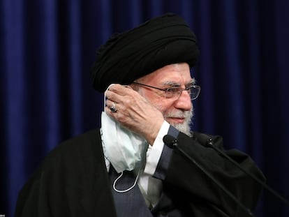 El líder supremo de Irán, el ayatolá Ali Jameneí, en una imagen facilitada por su oficina durante una videoconferencia el 16 de febrero de 2021.