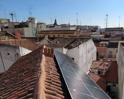 Paneles solares en Lavapiés, Madrid.